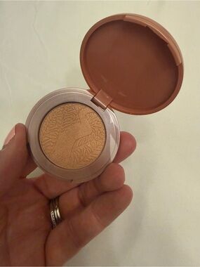 tarte golden bronze pressed highlighter